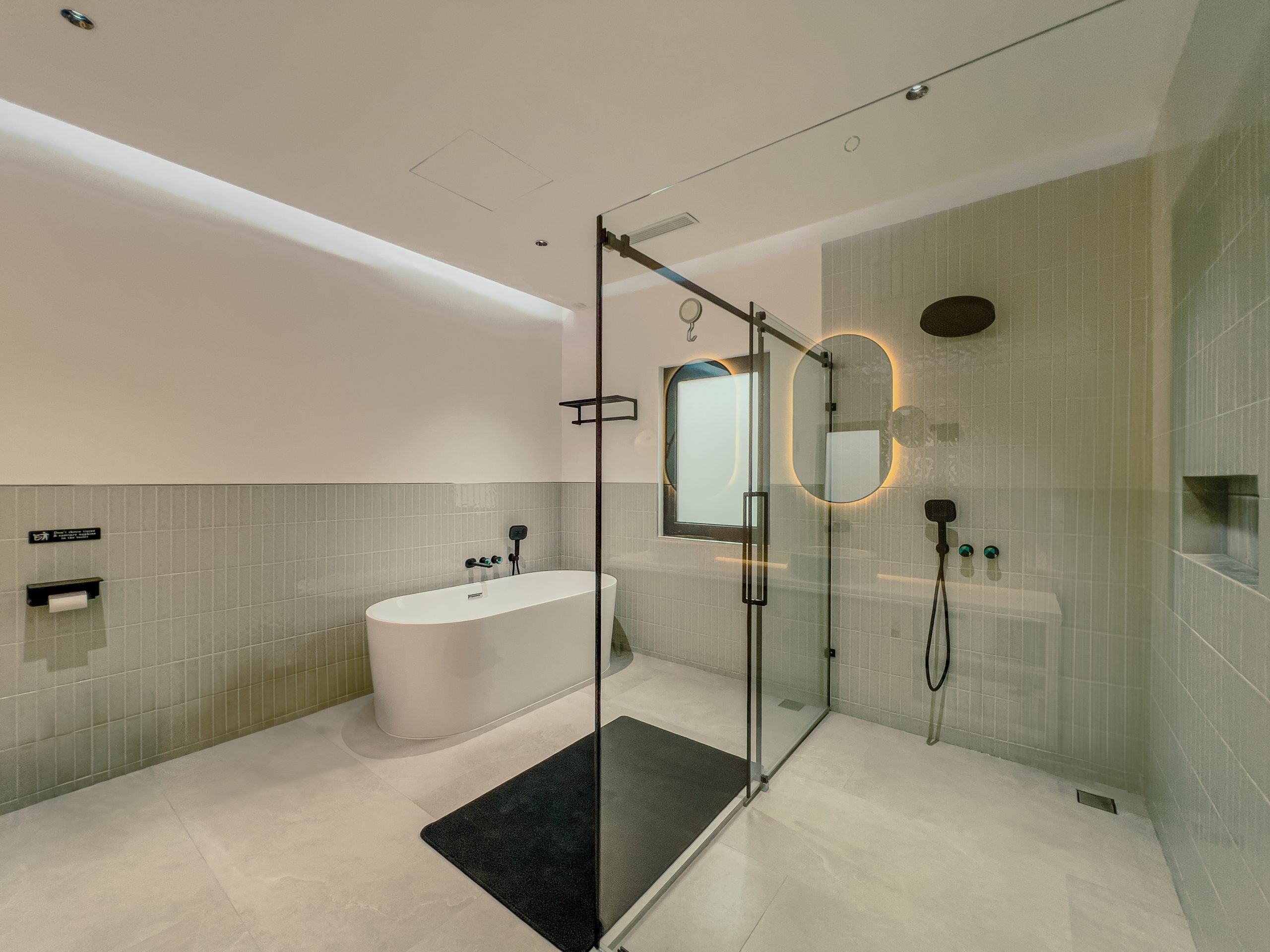 08 Master Bathroom 2