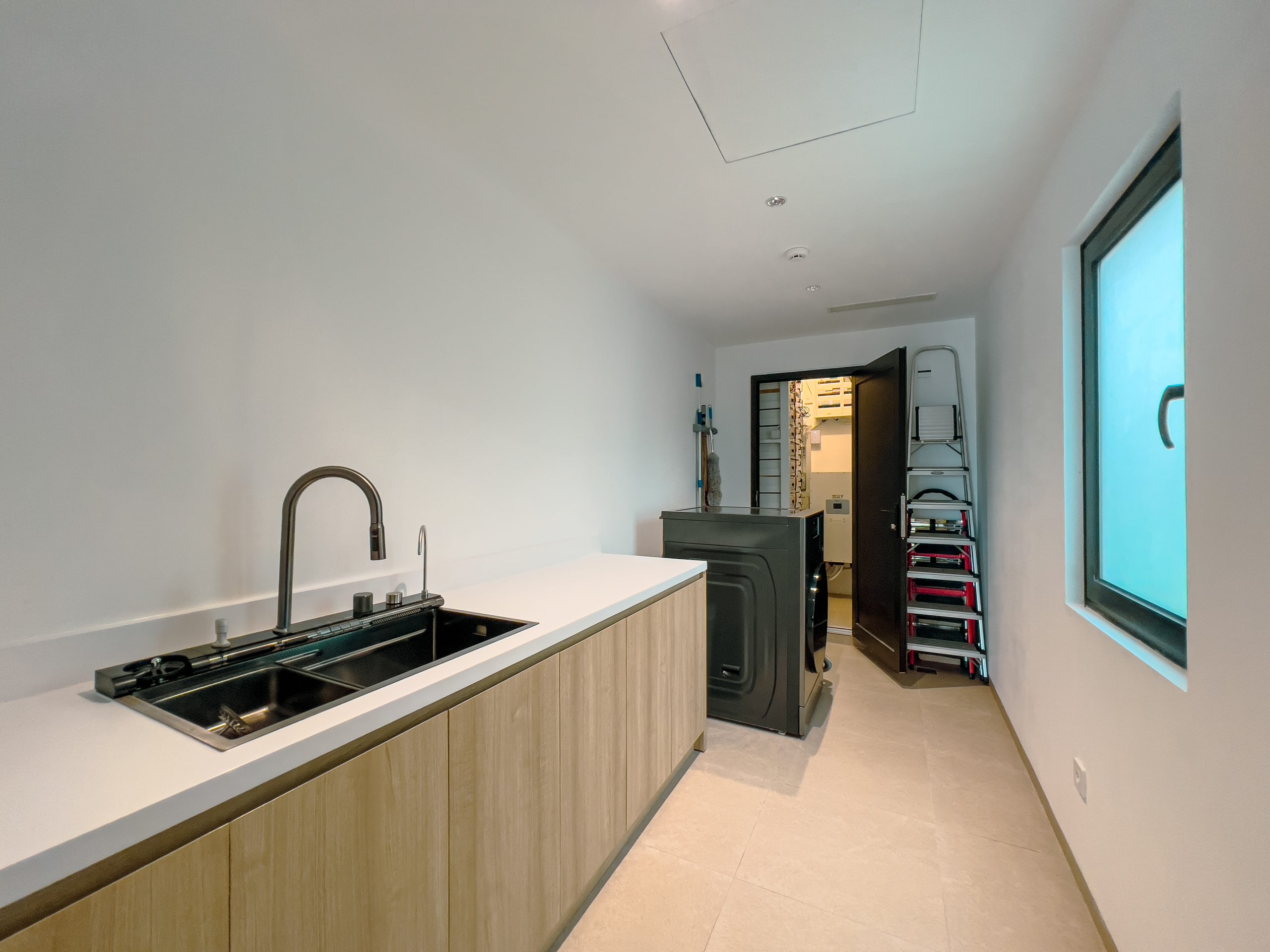 21 Laundry Room 1