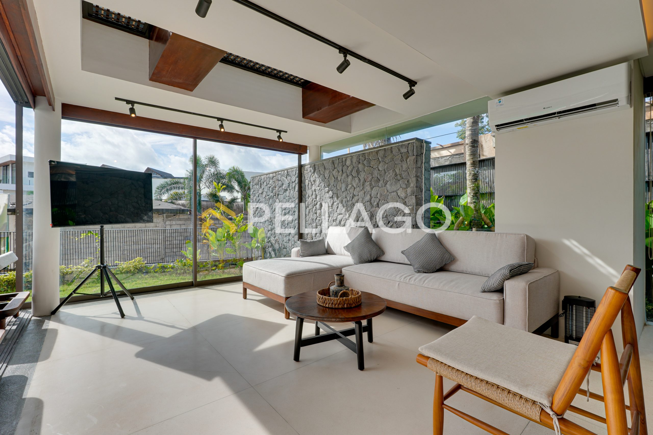 5BR Modern Scandinavian Villa For Sale in Padanglinjong, Canggu 1 2