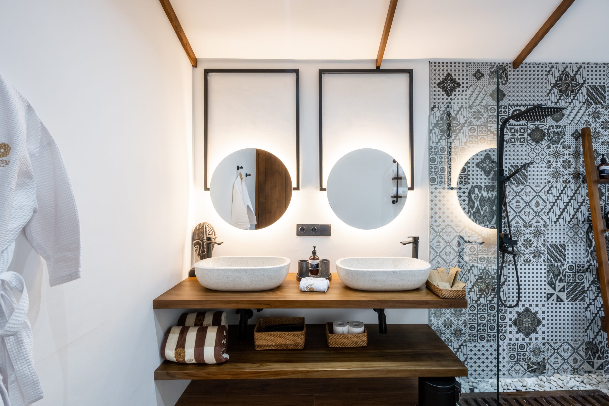 01 Bathroom 02