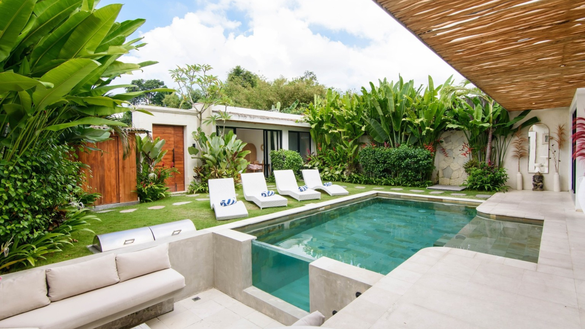 4 Bedroom Villa for Sale in Umalas Bali | Stylish Leasehold Investment Villa Near Canggu