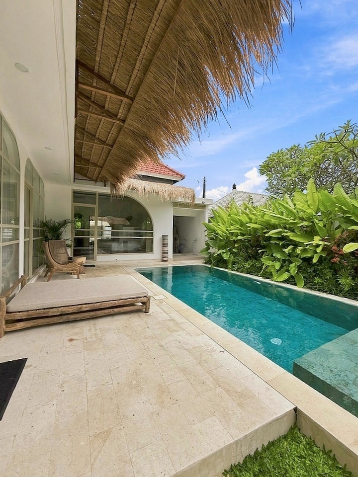 2 bedroom villa for sale in Berawa Canggu Bali 003
