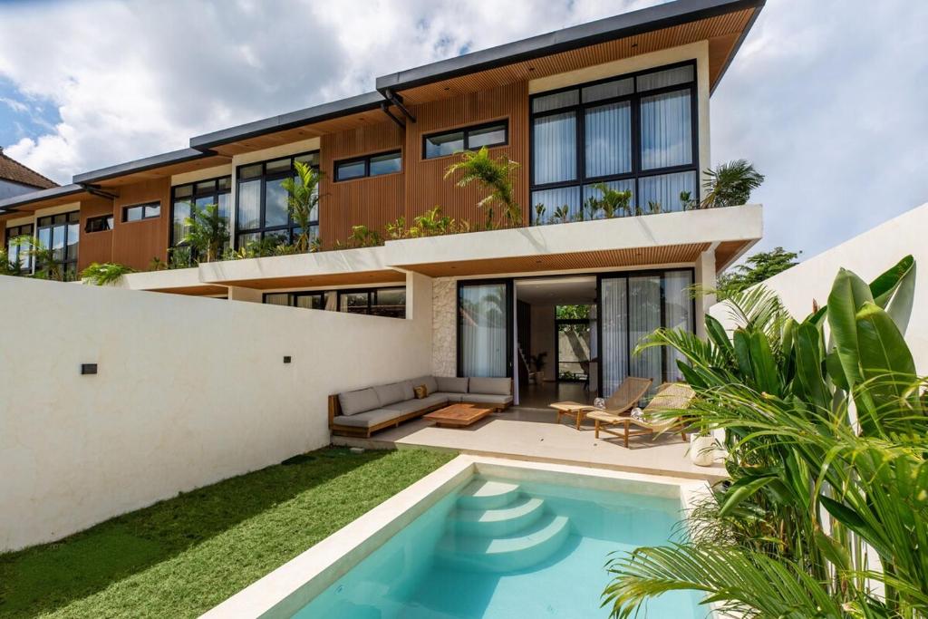 Charming tropical 2 bedroom villa for sale in Padonan Canggu